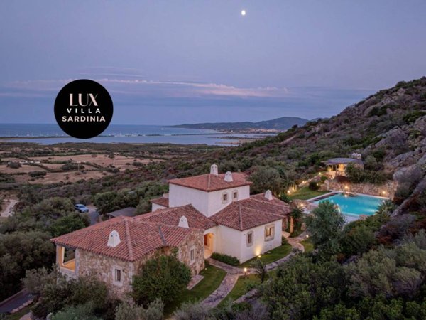 casa indipendente in vendita a San Teodoro(SS) in zona Lu Impostu