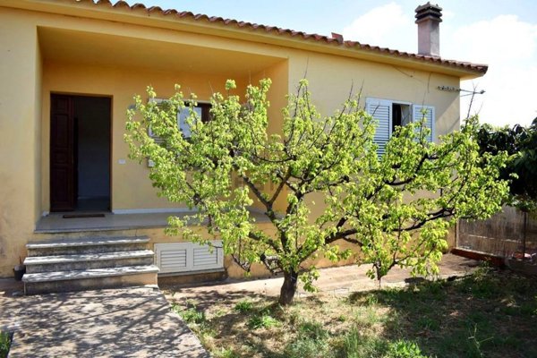 casa indipendente in vendita a San Teodoro(SS) in zona Suaredda / La Traversa