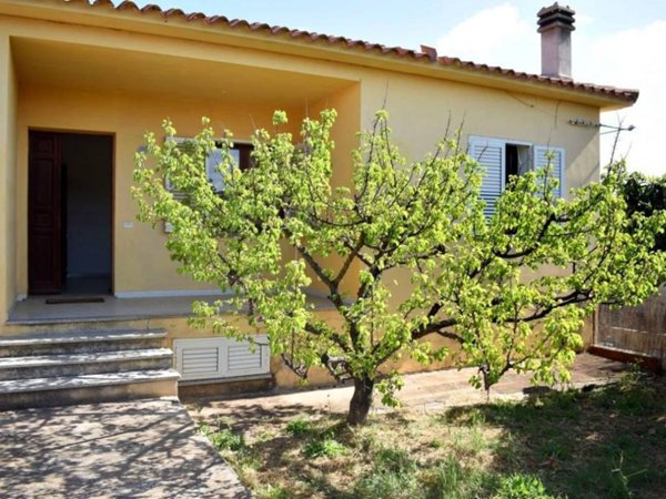 casa indipendente in vendita a San Teodoro(SS) in zona Suaredda / La Traversa