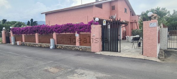 casa indipendente in vendita a San Teodoro(SS) in zona La Cinta