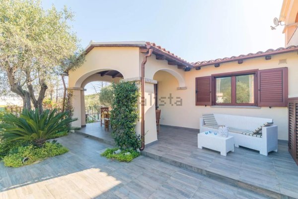 casa indipendente in vendita a San Teodoro(SS) in zona Buddittogliu Straulas