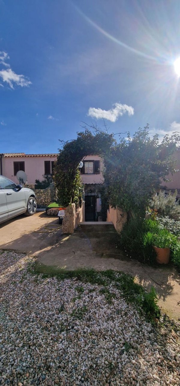 casa indipendente in vendita a San Teodoro(SS) in zona Lu Fraili