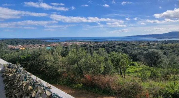 casa indipendente in vendita a San Teodoro(SS) in zona Lu Fraili