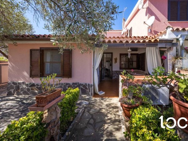casa indipendente in vendita a San Teodoro(SS) in zona Lu Fraili