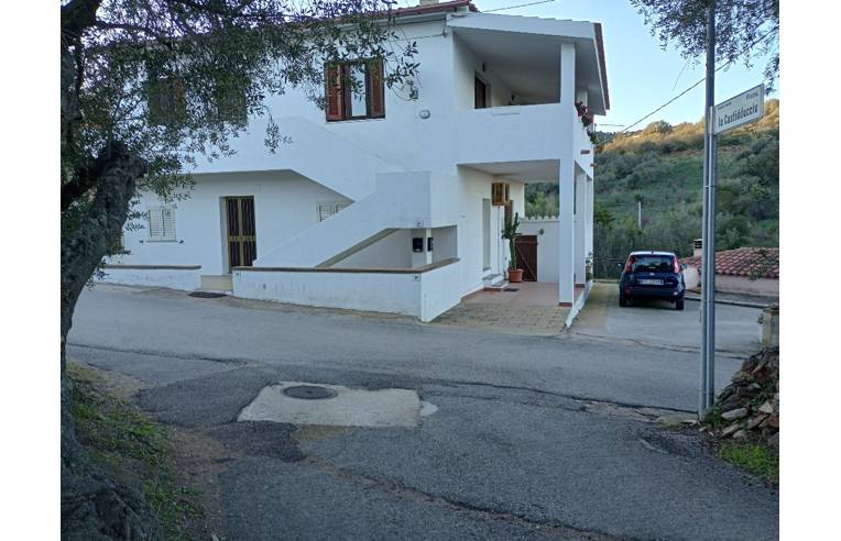 casa indipendente in vendita a San Teodoro(SS) in zona Buddittogliu Straulas