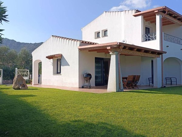 casa indipendente in vendita a San Teodoro(SS) in zona Lu Fraili