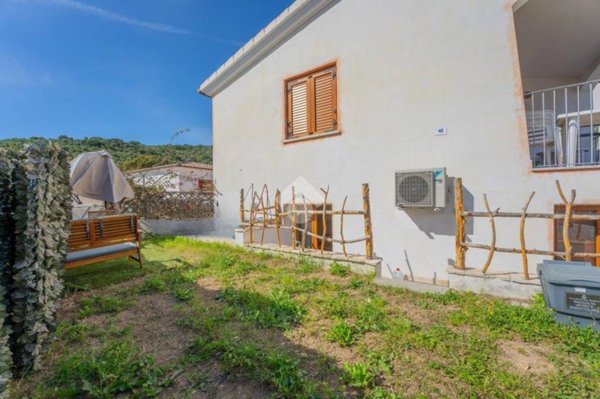 locale commerciale in vendita a San Teodoro(SS) in zona Buddittogliu Straulas