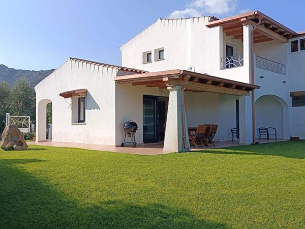 casa indipendente in vendita a San Teodoro(SS) in zona Lu Fraili