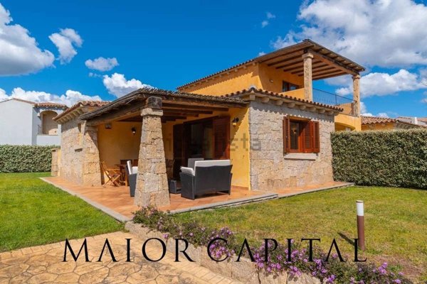 casa indipendente in vendita a San Teodoro(SS) in zona La Cinta