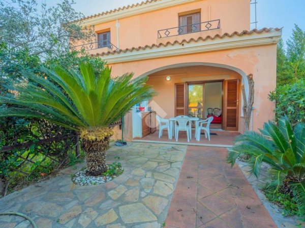 casa indipendente in vendita a San Teodoro(SS) in zona La Cinta