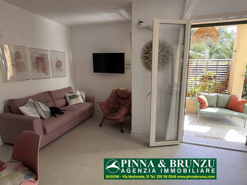 casa indipendente in vendita a San Teodoro(SS) in zona La Cinta