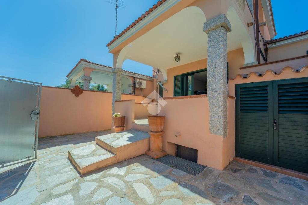 casa indipendente in vendita a San Teodoro(SS) in zona Buddittogliu Straulas