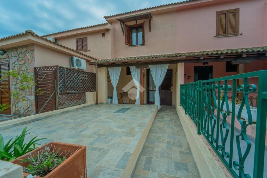 casa indipendente in vendita a San Teodoro(SS) in zona Lu Fraili