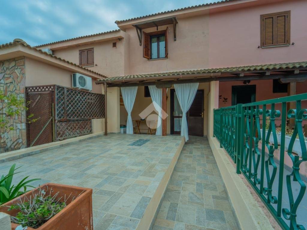 casa indipendente in vendita a San Teodoro(SS) in zona Lu Fraili