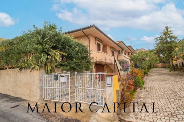 casa indipendente in vendita a San Teodoro(SS) in zona La Cinta