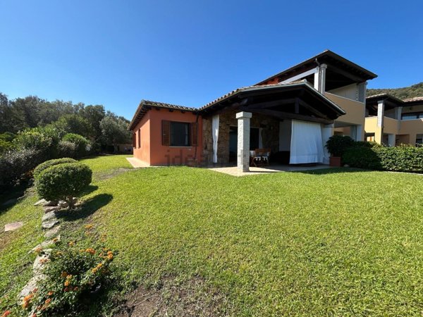 casa indipendente in vendita a San Teodoro(SS) in zona Suaredda / La Traversa