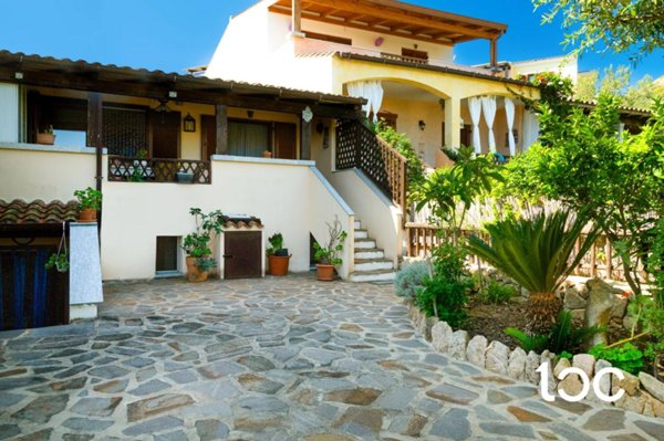 casa indipendente in vendita a San Teodoro(SS) in zona Lu Fraili