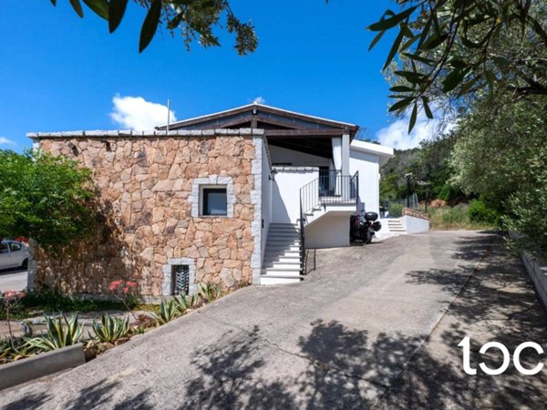casa indipendente in vendita a San Teodoro(SS) in zona Lu Fraili