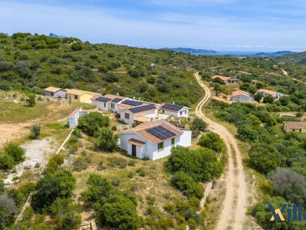 casa indipendente in vendita a San Teodoro(SS) in zona Monte Petrosu