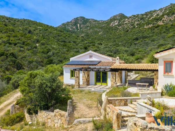casa indipendente in vendita a San Teodoro(SS) in zona Monte Petrosu