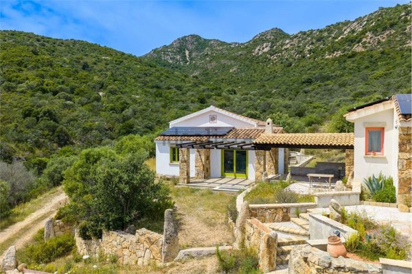 casa indipendente in vendita a San Teodoro(SS) in zona Monte Petrosu