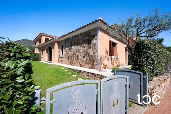 casa indipendente in vendita a San Teodoro(SS) in zona Lu Fraili