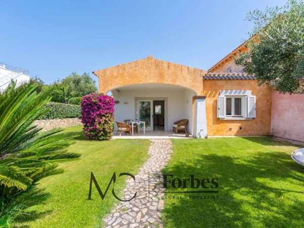 casa indipendente in vendita a San Teodoro(SS) in zona Lu Fraili
