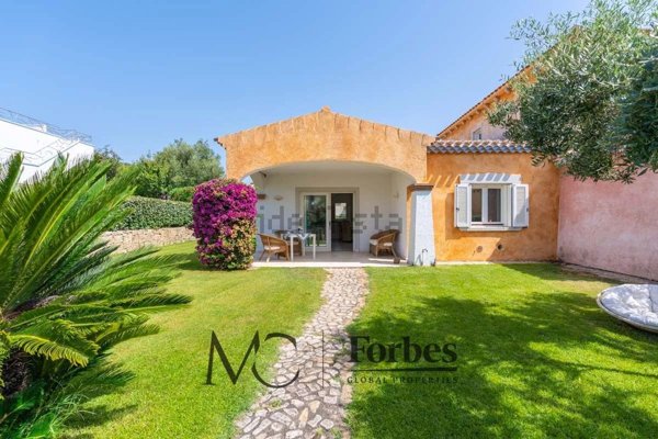 casa indipendente in vendita a San Teodoro(SS) in zona Lu Fraili