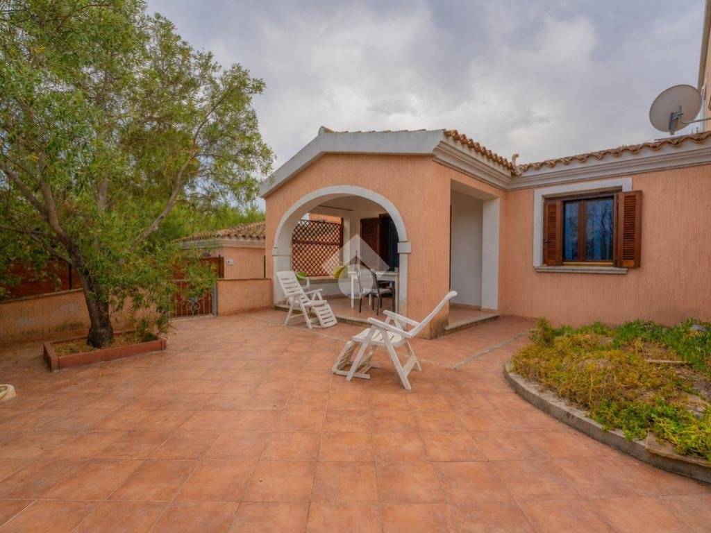 casa indipendente in vendita a San Teodoro(SS) in zona Suaredda / La Traversa