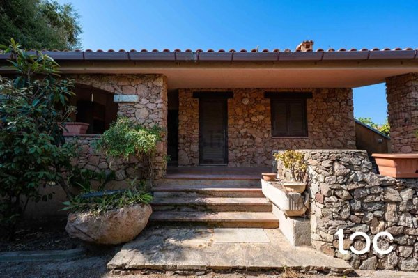 casa indipendente in vendita a San Teodoro(SS) in zona La Cinta