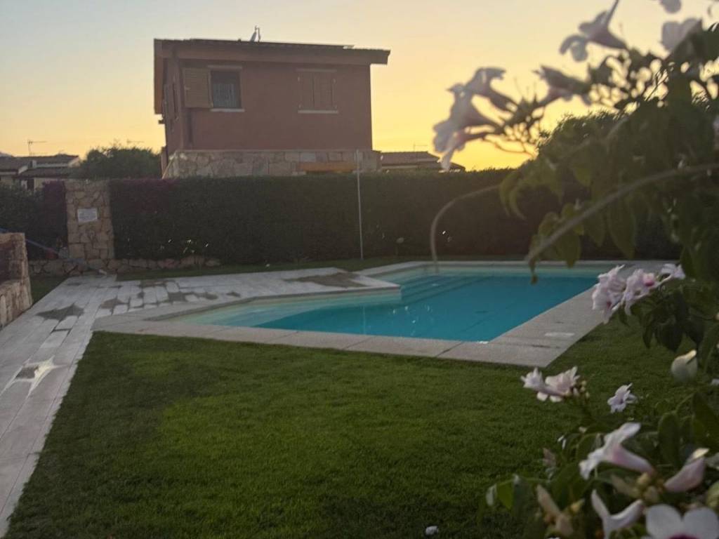 casa indipendente in vendita a San Teodoro(SS) in zona La Cinta