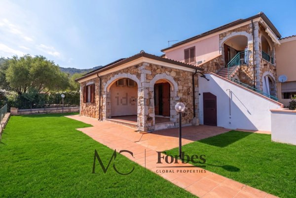 casa indipendente in vendita a San Teodoro(SS) in zona Lu Fraili