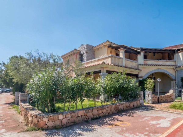 casa indipendente in vendita a San Teodoro(SS) in zona Lu Fraili