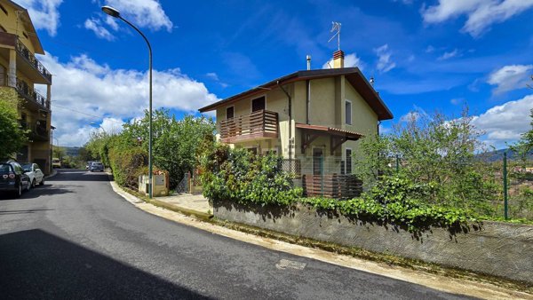 casa indipendente in vendita ad Aritzo