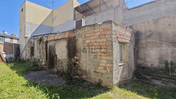 esavano in vendita a Bari Sardo
