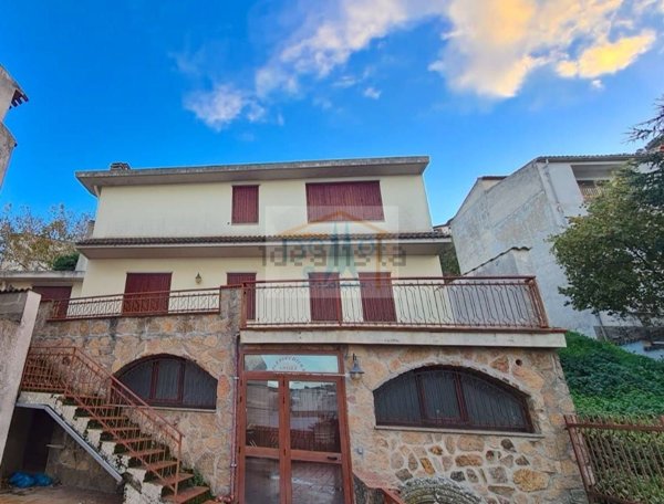 casa indipendente in vendita a Bitti