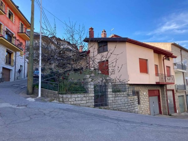 casa indipendente in vendita a Gavoi