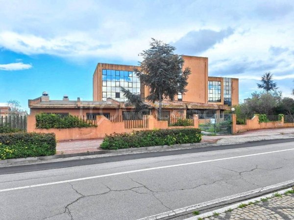 negozio in vendita a Girasole