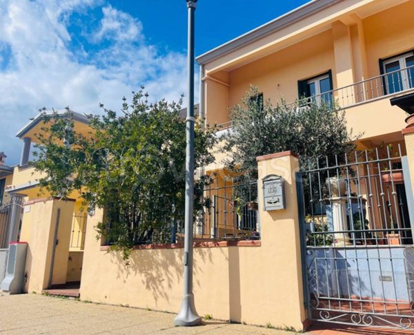 casa indipendente in vendita a Girasole