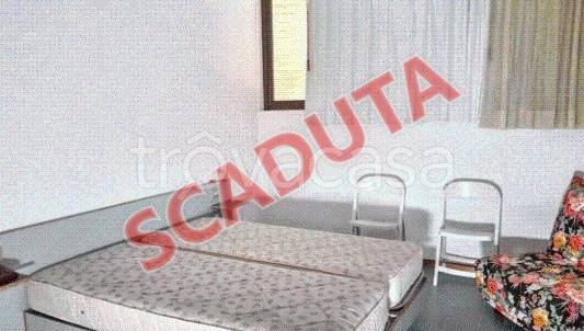 negozio in vendita a Girasole