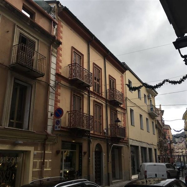 locale commerciale in vendita a Lanusei