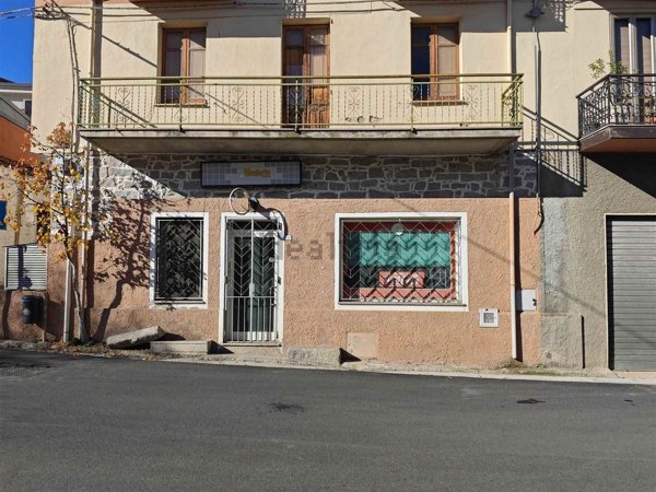 locale commerciale in vendita a Loceri