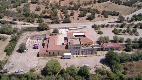 locale commerciale in vendita a Loceri