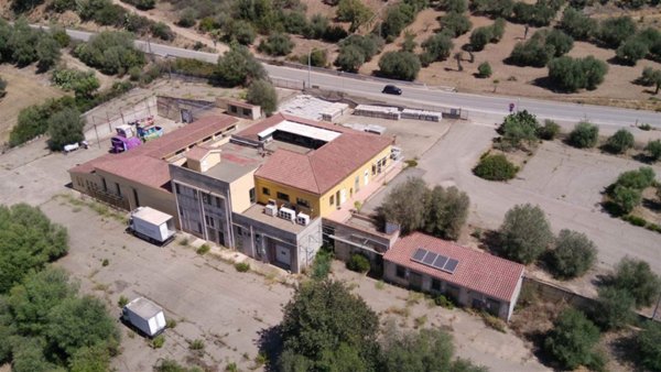 locale commerciale in vendita a Loceri