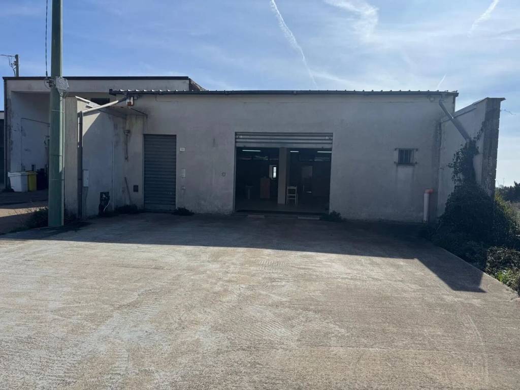 locale commerciale in vendita a Macomer