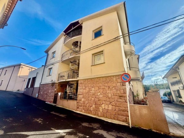 intera palazzina in vendita a Macomer