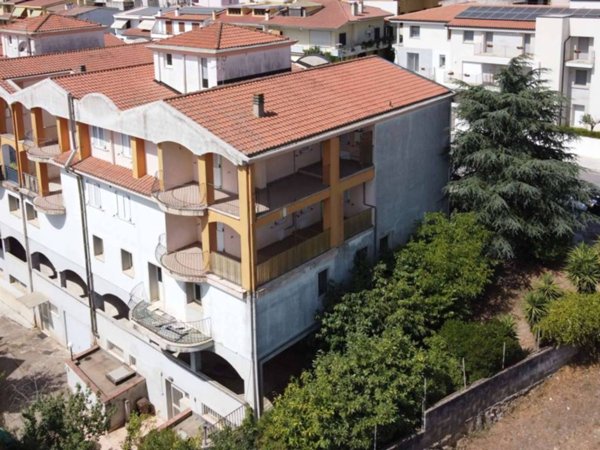 intera palazzina in vendita a Nuoro in zona Ospedale