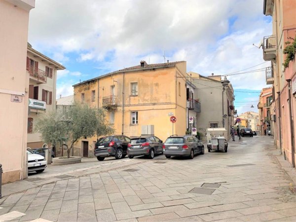 casa indipendente in vendita a Nuoro in zona Centro Storico