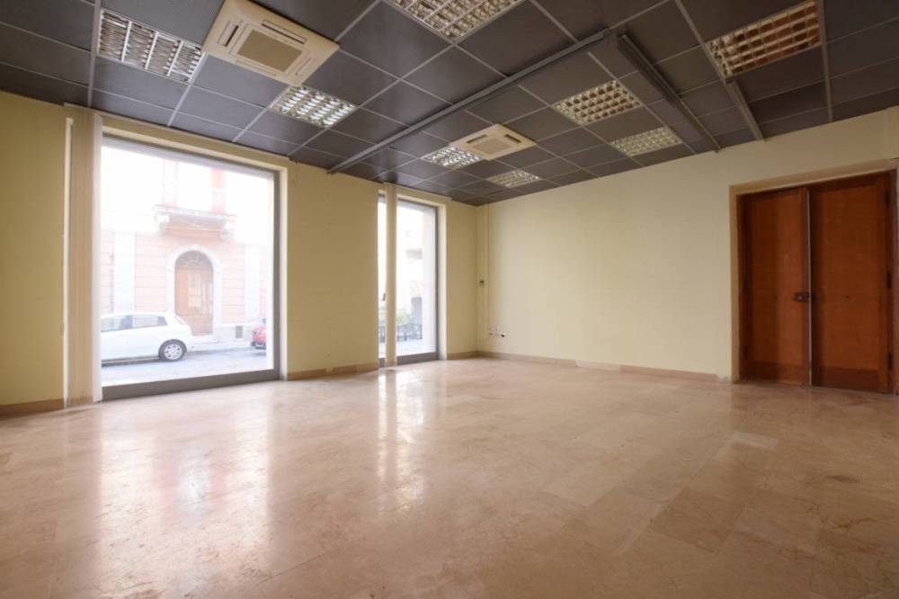 locale commerciale in vendita a Nuoro in zona Centro Storico