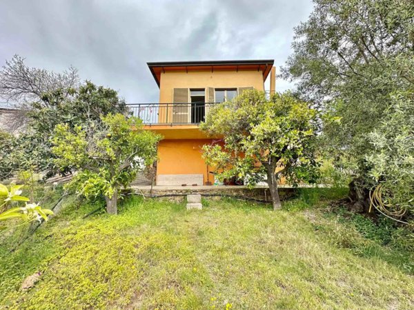 casa indipendente in vendita a Nuoro